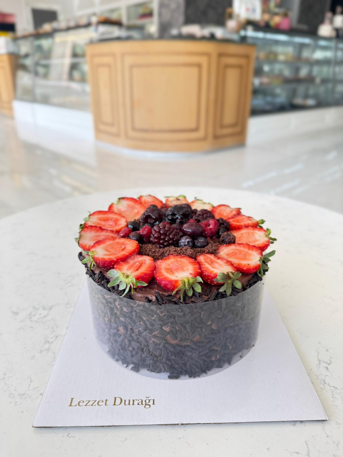 Orman Meyveli Çikolatal? Ya? Pasta